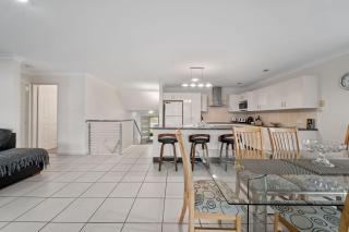 Footprints at Hyams Beach - 4BR home w. games room - Hyams Beach - 3