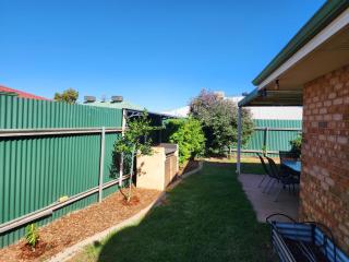 Adorable-secure 3 bedroom holiday home with Pool around the corner from The Miners Rest. - 7