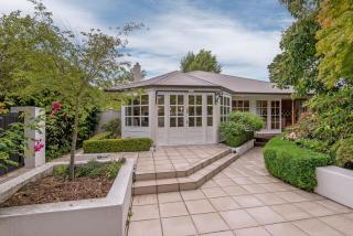 Elegant Family Home in Merivale - 7