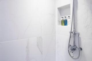 Beautiful 4 Bedroom Home - Cheltenham - 2