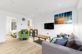 Reading Town Centre 2 Bedroom Apartments with Parking by 360Stays - 2
