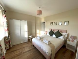 Beautiful 5BR Rural Cottage with Outstanding Views - Pass the Keys - 8