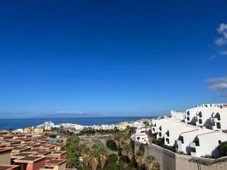 Family Apartment Ocean & Mountain Views & Heated Pool - 1