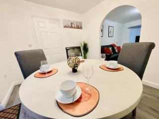 Plantsbrook Place - Luxury 4 bed House + Parking - Birmingham - 3