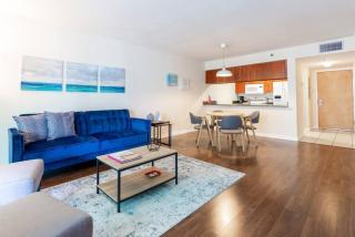 Absolutely Beautiful 1 BR Paradise with a Huge balcony - 3