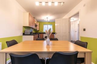 Cheerful 3 Bedroom house sleeps 7 in Peterborough - 9