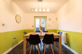 Cheerful 3 Bedroom house sleeps 7 in Peterborough - 7