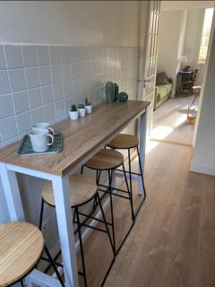 Studio Nice Le Palais, avec cuisine et espace repas séparés, dans immeuble niçois, Port de Nice, Vieux Nice, Place du pin et Garibaldi, Colline du château, à 2 minutes de la promenade des Anglais - Nizza - 4