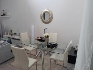 Accra Cozy Retreat with 2 Bedrooms - 5