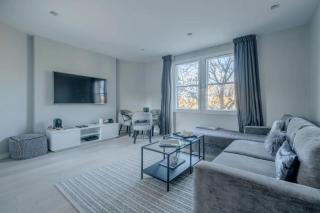 Modern and Luxurious 2 Bedroom Flat - Barons Court - Londra - 0