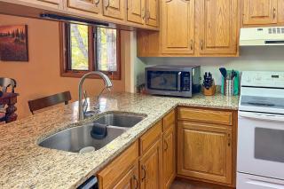 Less Than half Mi to Sugar Mountain Resort Cozy Condo! - Sugar Mountain - 3