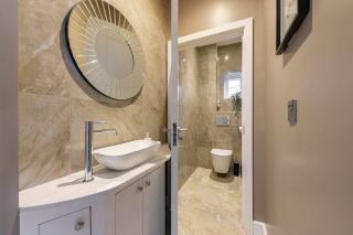 Luxury London Garden Flat - 7