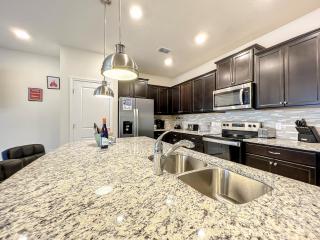 Disney Near! 5-br Getaway W Pool & Resort Access - Davenport - 3