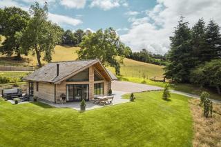 Lower Tumble Cottage - Llandyssil - 0