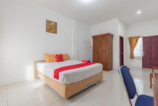 RedDoorz near Samarinda Square - Samarinda - 8