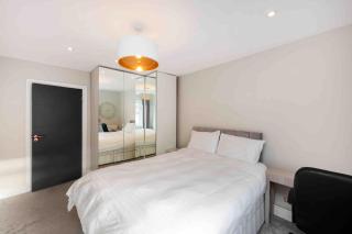 Best Location In London - Kings Road 3-Bed Home with Terrace, AC & Netflix - 1