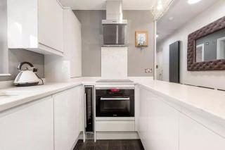 Best Location In London - Kings Road 3-Bed Home with Terrace, AC & Netflix - 6