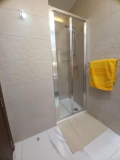 Brand new 1 bedroom studio flat - 4