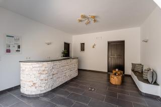 Zefyros Studios - Plaka - 1