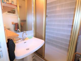 Studio cabine avec terrasse, à 550m de la plage et 100m des commerces, idéal 4 pers., animaux acceptés - FR-1-307-156 - 8