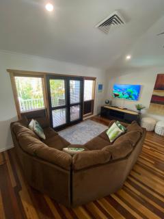 Luxury Top Floor Sunset Villa - Noosaville - 5