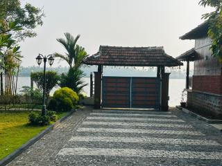 CHERAI LAKE RESORT - Cherai Beach - 1
