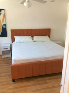 5 bedroom and 3 bathroom large home to share private room/bath - Los Angeles - 0