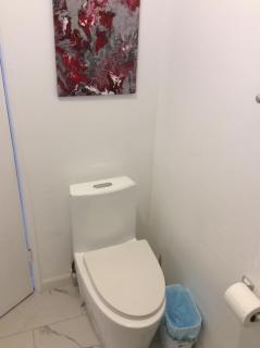 5 bedroom and 3 bathroom large home to share private room/bath - Los Angeles - 6