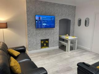 Coastal Retreat-NEW DAY PROPERTIES-next to beach - South Shields - 0