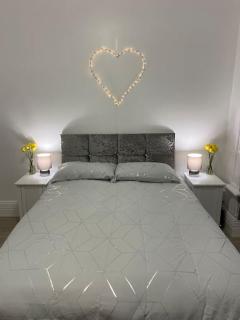 Coastal Retreat-NEW DAY PROPERTIES-next to beach - South Shields - 2