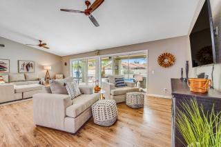 Warm Welcomes on Wahalla Lane - Glendale - 7