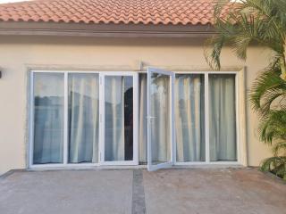 Sandpiper Beach Apartments - Palm-Eagle Beach - 4