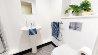Ensuite Bedrooms with Shared Kitchen and Studios at Century Square in Sheffield - 5