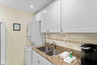 1 Bedroom 1 Bath Madeira Beach Yacht Club #159F - St. Pete Beach - 3