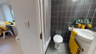 For Students Only Ensuite Bedrooms with Shared Kitchen at Broderick House in Birmingham City Centre - 6