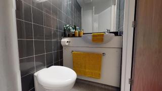 For Students Only Ensuite Bedrooms with Shared Kitchen at Broderick House in Birmingham City Centre - 7