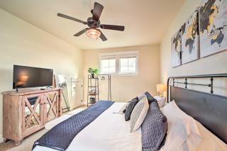 Carlton Landing Home Walk to Lake and Parks! - Canadian - 1