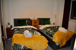 Classy Campbell Park Apartment, Balcony & Free Parking - Milton Keynes - 9