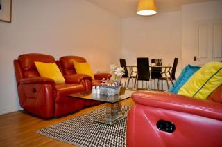 Classy Campbell Park Apartment, Balcony & Free Parking - 6