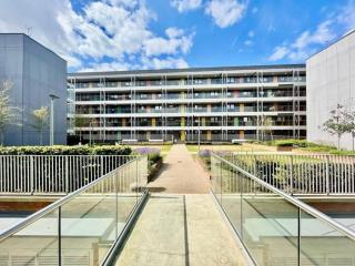 Classy Campbell Park Apartment, Balcony & Free Parking - Milton Keynes - 2