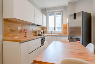 WHITE HOME - METRO MASSAUA - Torino - 1