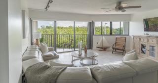 SEA MIST - Oceanfront-Lake-Kayak-Paddleboard-Bike - 4