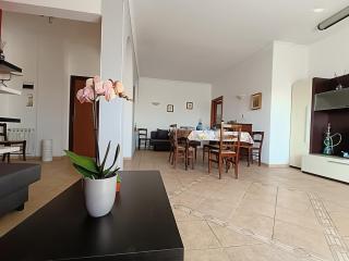 Avellini - Delightful and Spacious Apartment with terrace - near Metro A Cornelia - Rom - 2