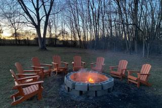 Modern Log Cabin with Vineyard Views - 9