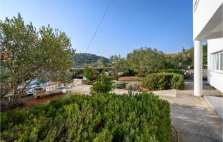 2 Bedroom Amazing Apartment In Murter - 2