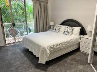 Santa Monica Apartments - Hosted by Burleigh Letting - Gold Coast - 3