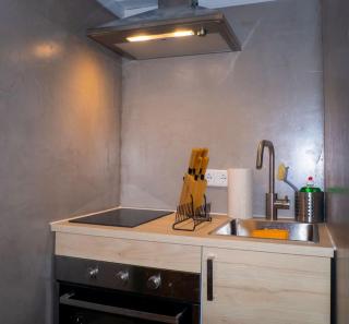Modern Cozy apt. -with 2 TV, Netflix and work desk - Essen - 2