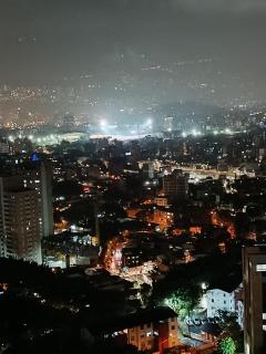 Apartamento con vistas a la ciudad (Penthouse) cerca al Estadio, al Boulevard de la 70 y la Avenida 80 (Casinos, restaurantes, malls y otros). - Medellín - 5