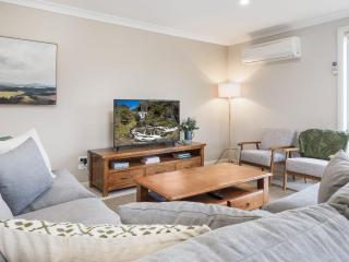 3A Kunama - 4BR House l Central Location l Aircon l WiFi - Berridale - 4