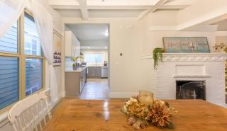 Upgraded Home with 5 BR 4 Bath 4 FREE gated parking space, Family,EV,RV friendly - Seattle - 1